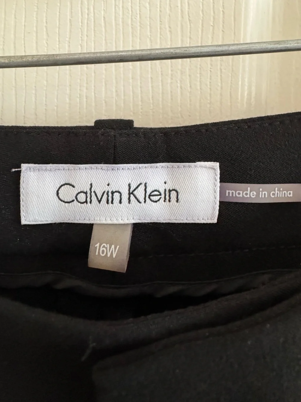 Calvin Klein women’s straight-leg dress pants in black for casual or business - Picture 2 of 7